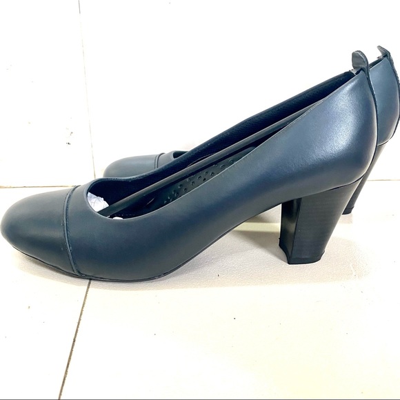 Shoes - 👠 Brand New Women Black Solid Cabin Crew Pumps/Block heels! Size: 38
